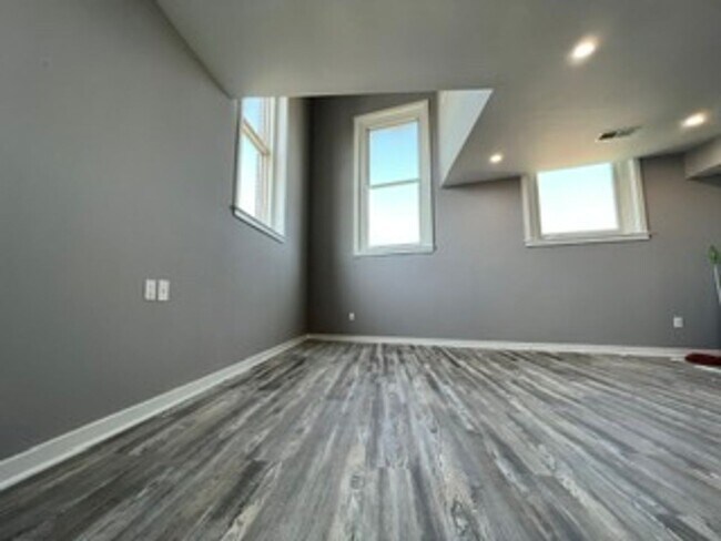 Building Photo - Beautifully Renovated 2 Bedroom in Emmaus!