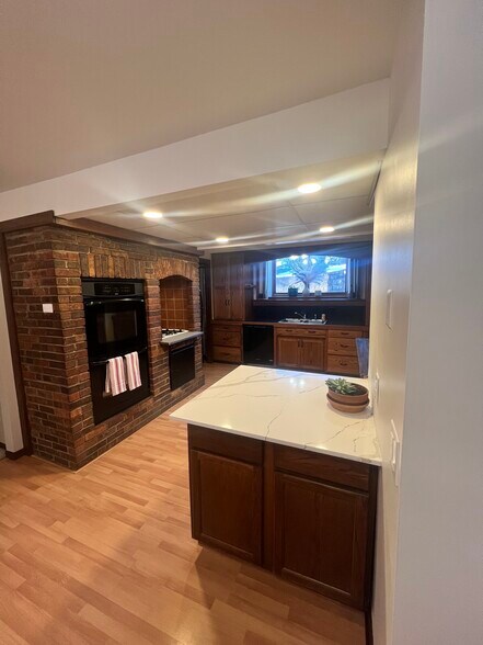 Building Photo - 987 County Road C2 W