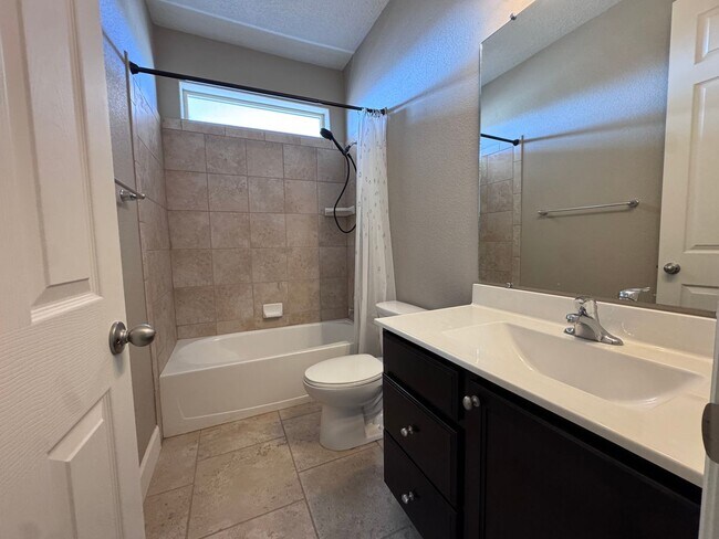 Building Photo - 1504 Barbaro Dr SE