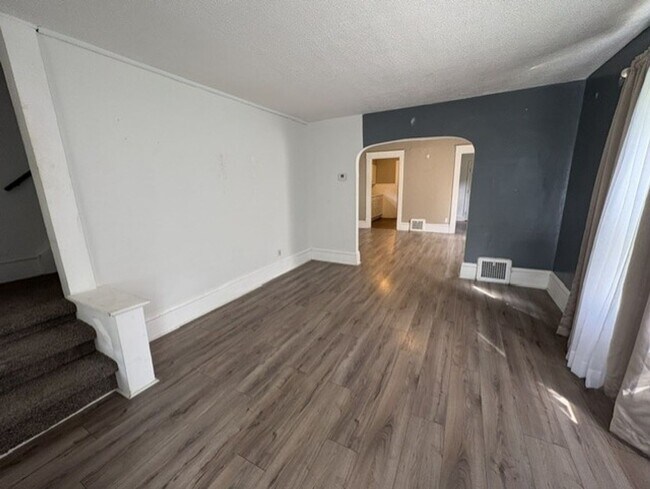 Building Photo - 1201 Smithfarm Ave