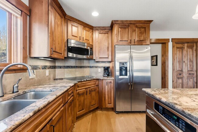 Building Photo - Breck 3-bedroom home with views! 6-12 month lease!