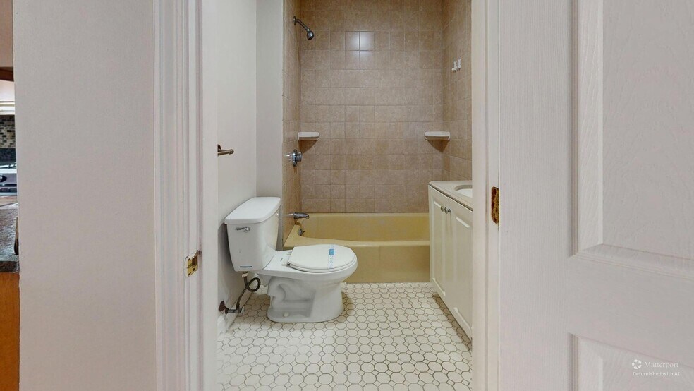 Building Photo - 161 Bennington St