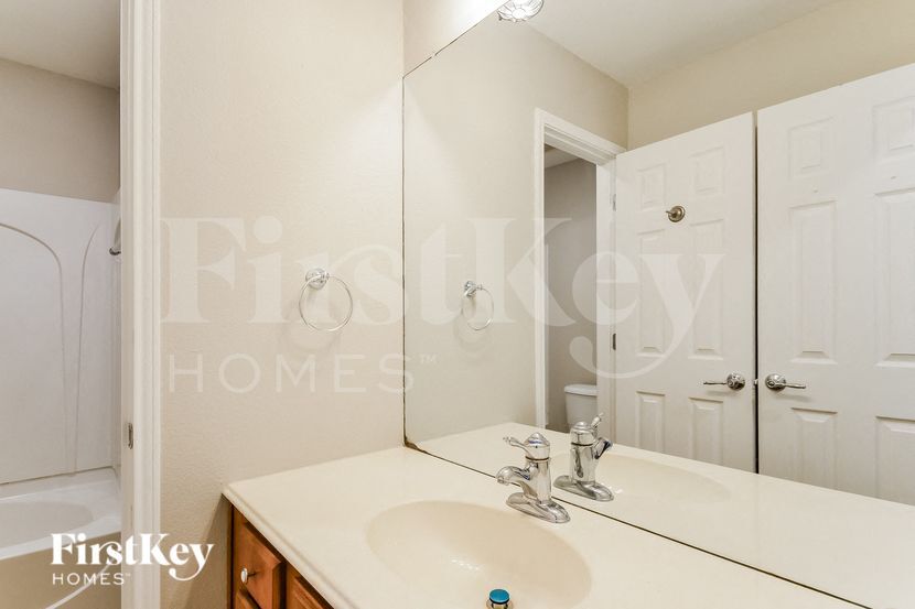 Building Photo - 8828 Yosemite Trail