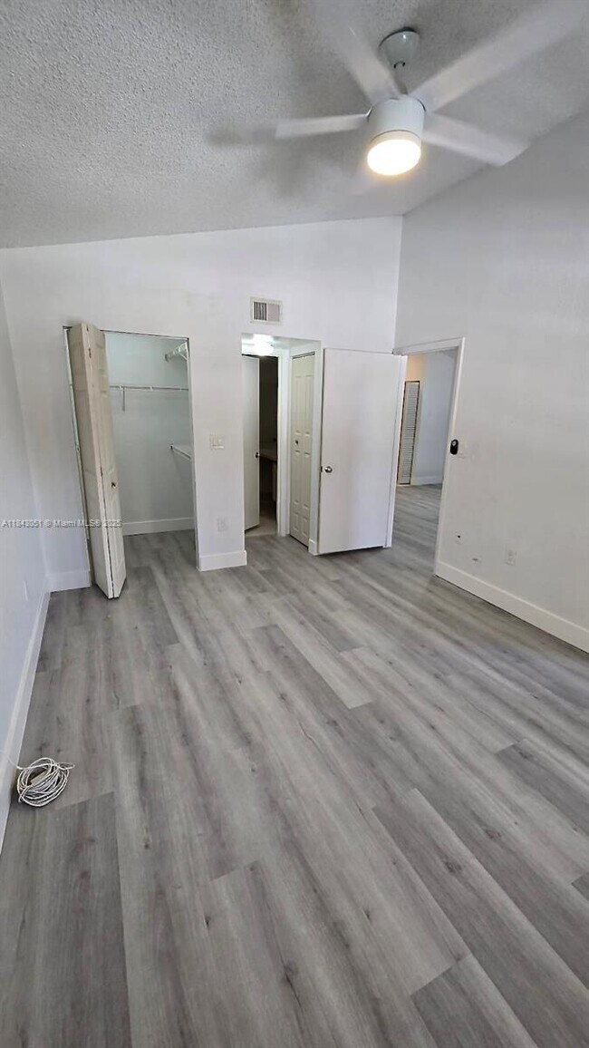 Building Photo - 2811 N Oakland Forest Dr