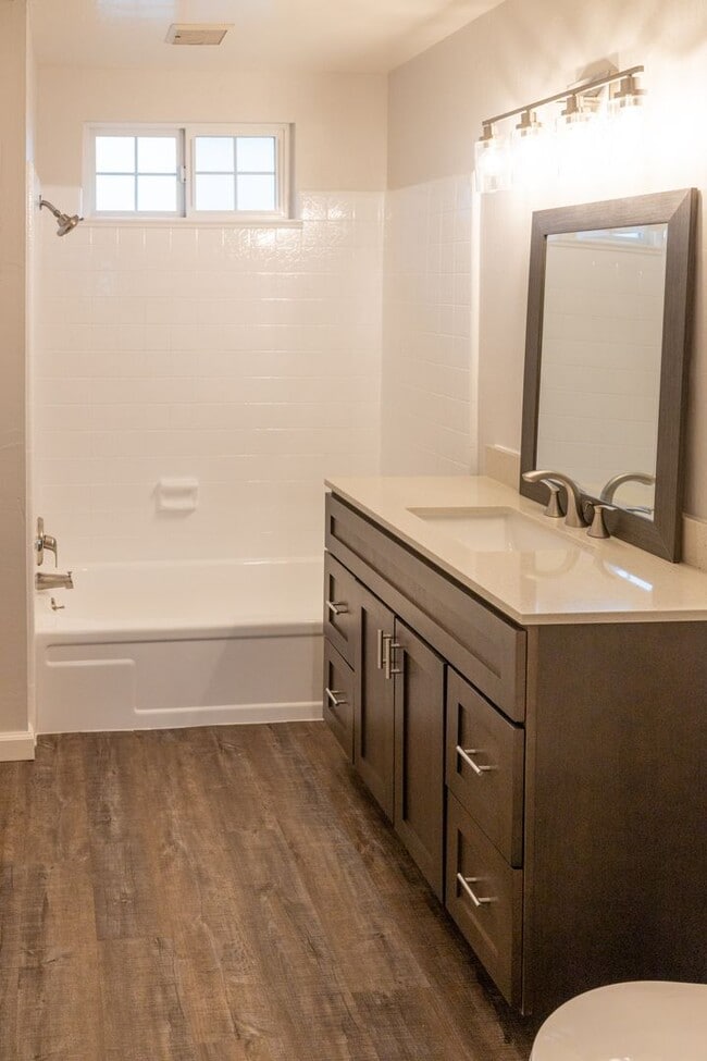 Building Photo - Large updated home in San Mateo Village!