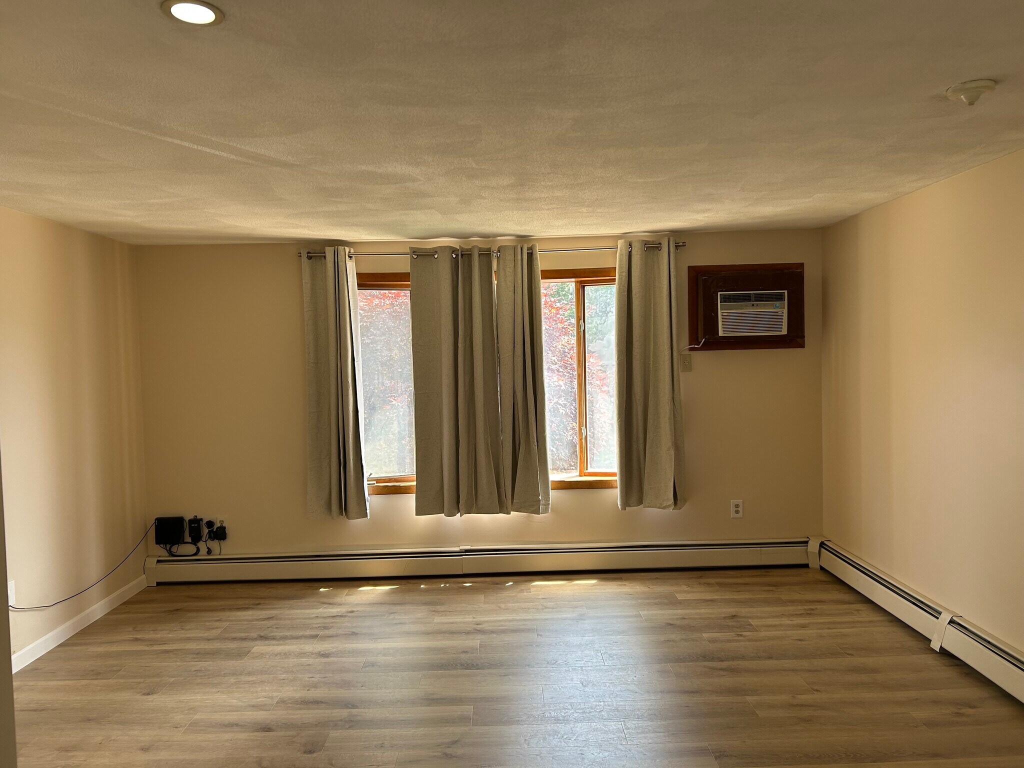 Building Photo - 287 Mayfield Ave
