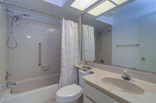 Building Photo - 2400 Winding Creek Blvd