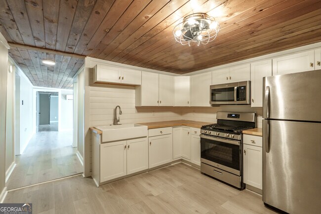 Building Photo - 1121 Prospect Rd