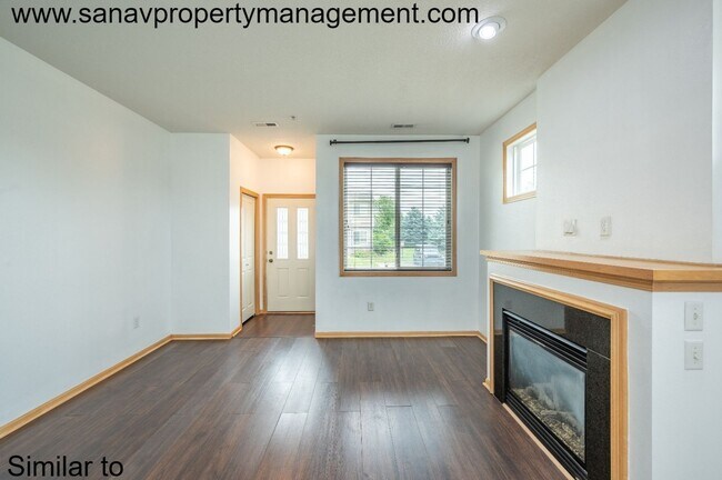 Building Photo - "Charming Family Haven: 2-Bed, 1.5-Bath Home with Versatile Loft in Prime Location"