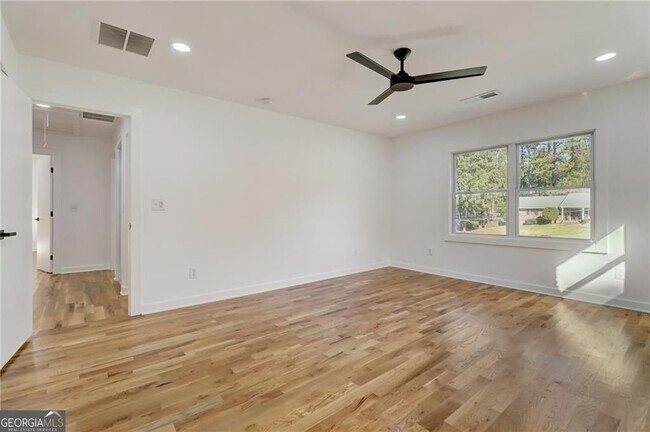 Building Photo - 3202 Kingsdale Dr SW