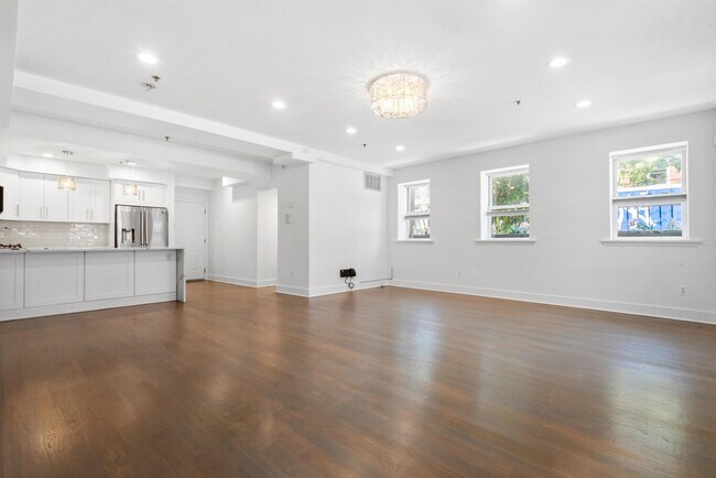 Building Photo - 547 Bloomfield St