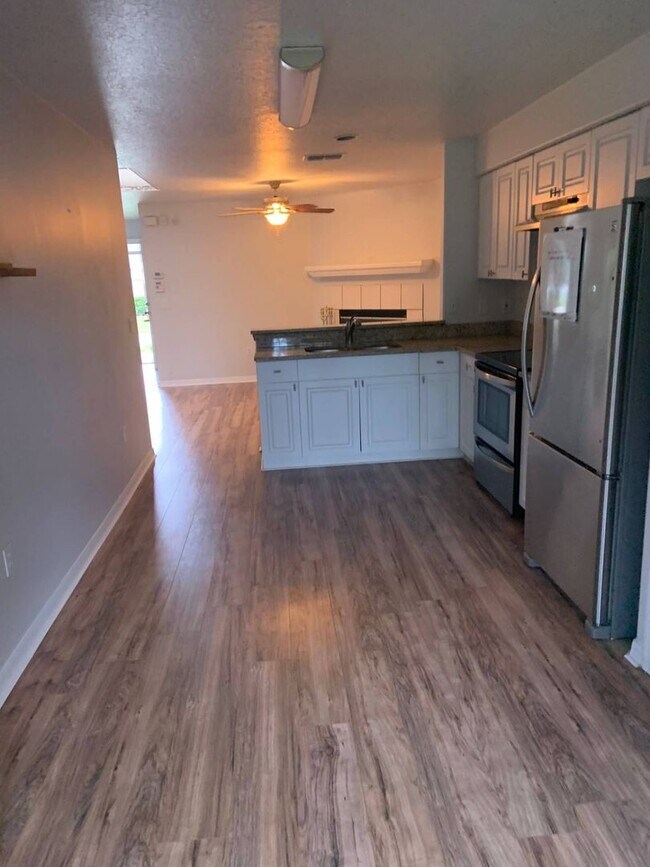 Building Photo - 38A Lindsay Dr