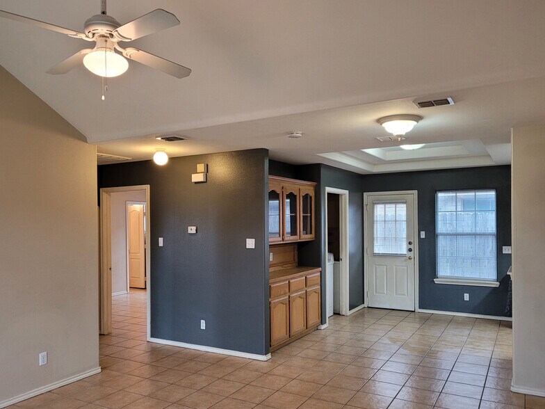 Building Photo - 2502 Cervantes Ave