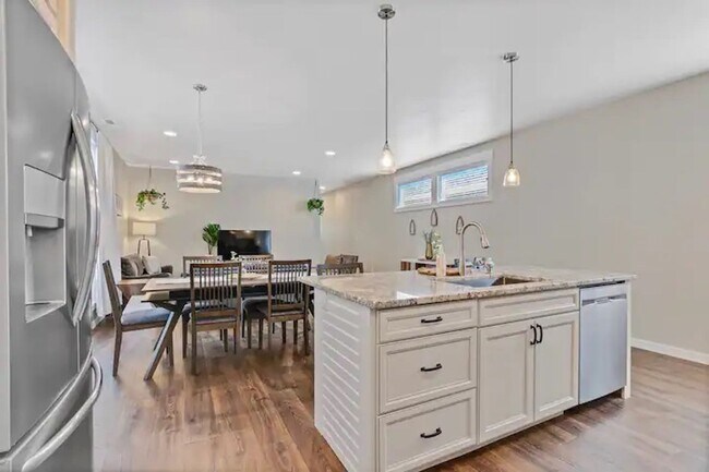 Building Photo - Beautiful 3 bedroom Single Level Home _ Pe...