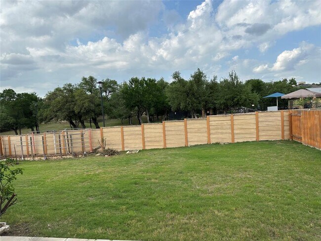 Building Photo - 4237 Privacy Hedge St