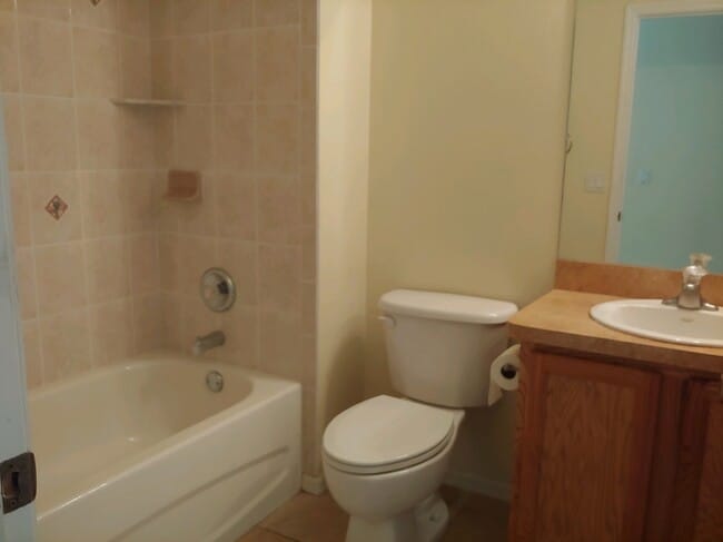 Building Photo - 5549 W Oak Park Blvd