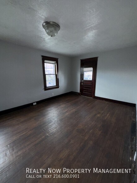 Building Photo - 10010 Almira Ave