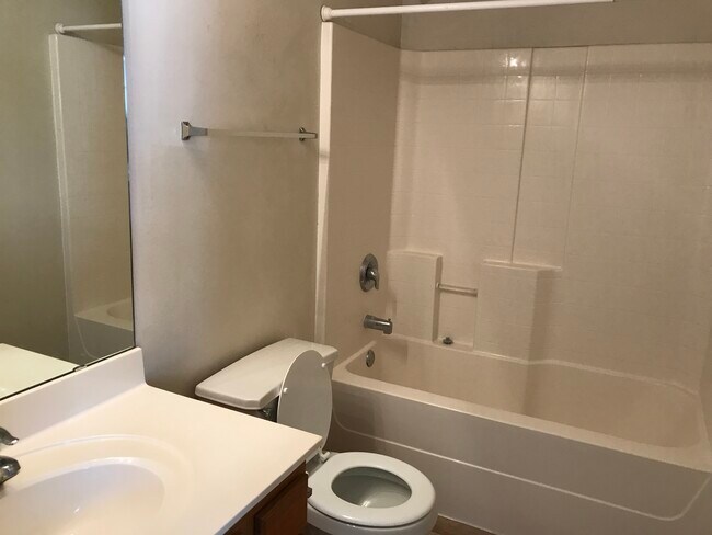 Building Photo - 676 Cobblestone Way