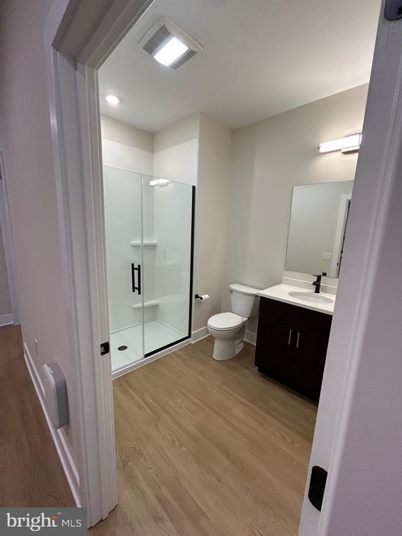 Building Photo - 624 Main St