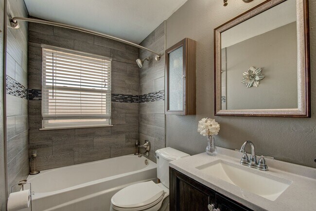 Building Photo - 5553 Crystal Way