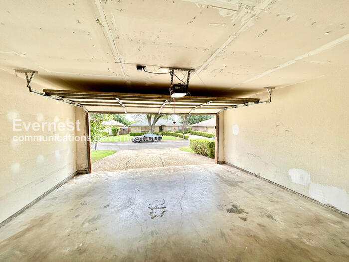 Building Photo - 7316 Glen Haven Dr