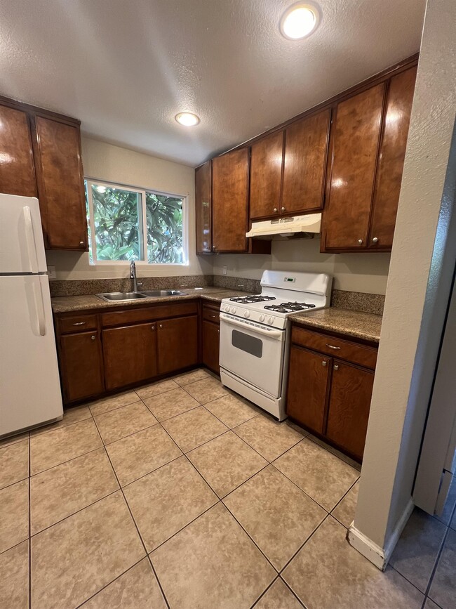 Building Photo - 851 33rd St