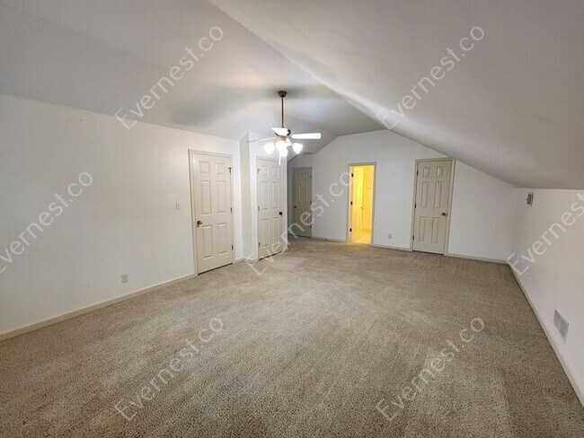 Building Photo - 500 Towergate Pl