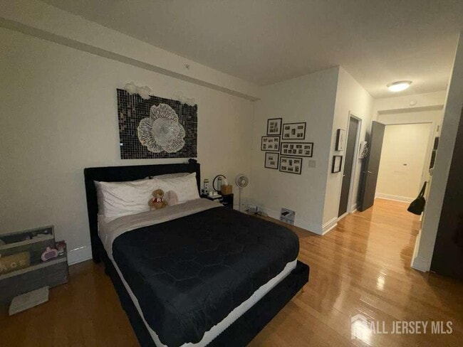 Building Photo - 1 Spring St