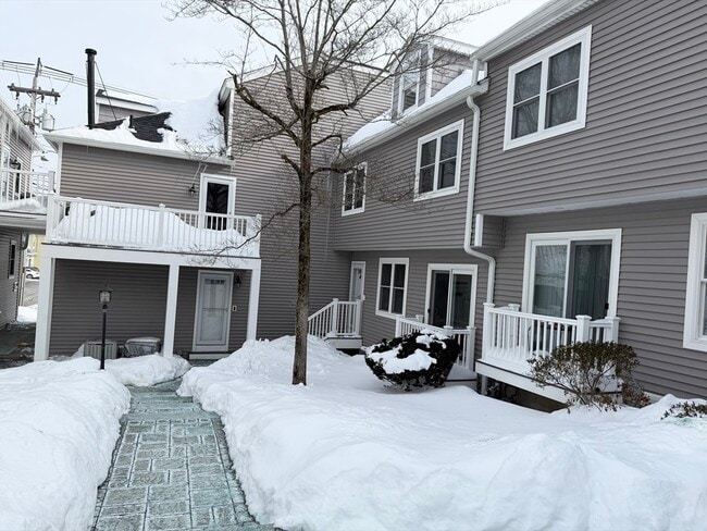 Building Photo - 112 Lowell St