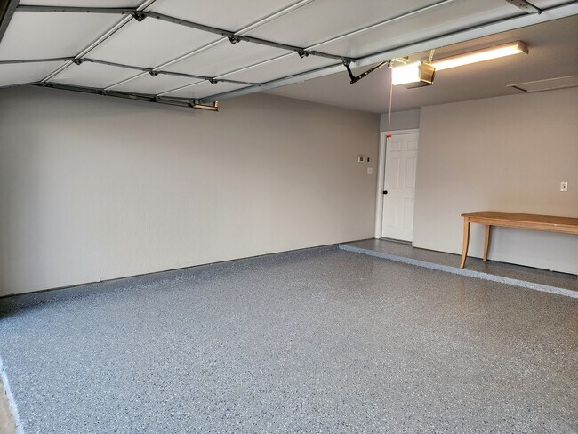 Building Photo - 2827 Saddlebred Trail