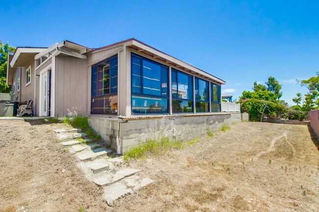 Building Photo - Wonderful SINGLE FAMILY Home with ADU over...