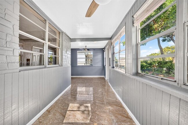 Building Photo - 6240 SW 22nd Ct