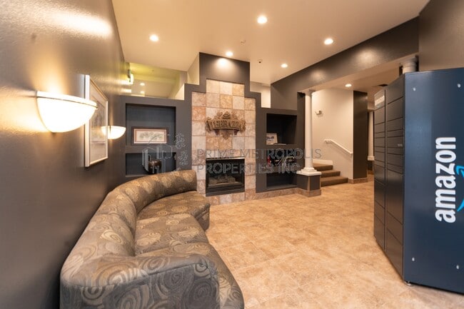 Building Photo - 4343 Roosevelt Way NE