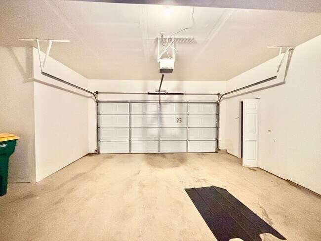 Building Photo - 6458 Silver Mesa Dr