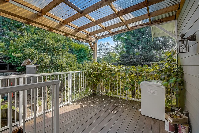 Building Photo - 5042 7th Ave NE