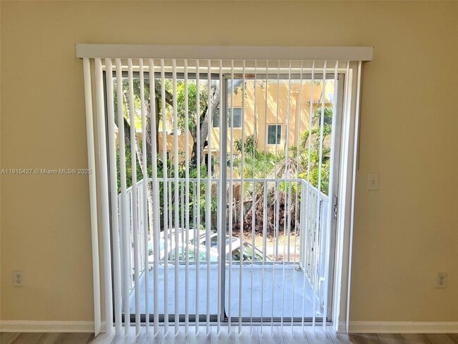 Building Photo - 7626 NE 6th Ct