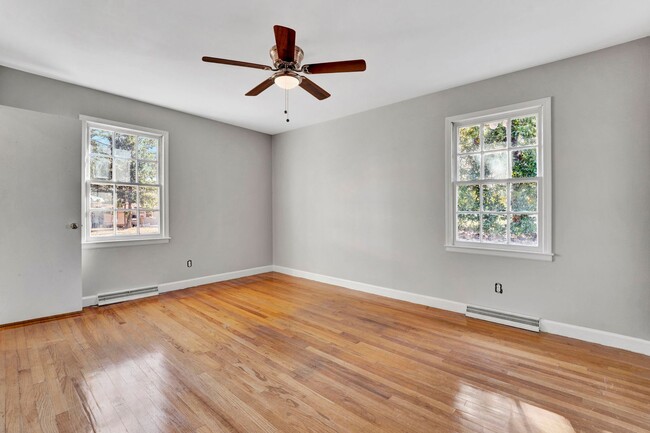 Building Photo - Charming Three Bedroom Home in Gray Court
