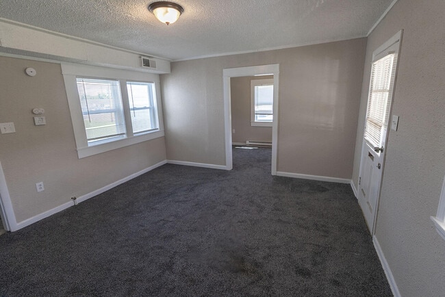 Building Photo - 7460 N Wade School Rd