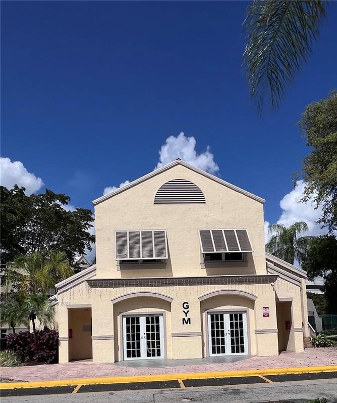 Building Photo - 8225 Lake Dr