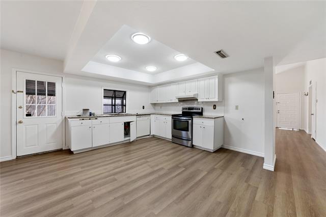 Building Photo - 3021 Pinewood Dr