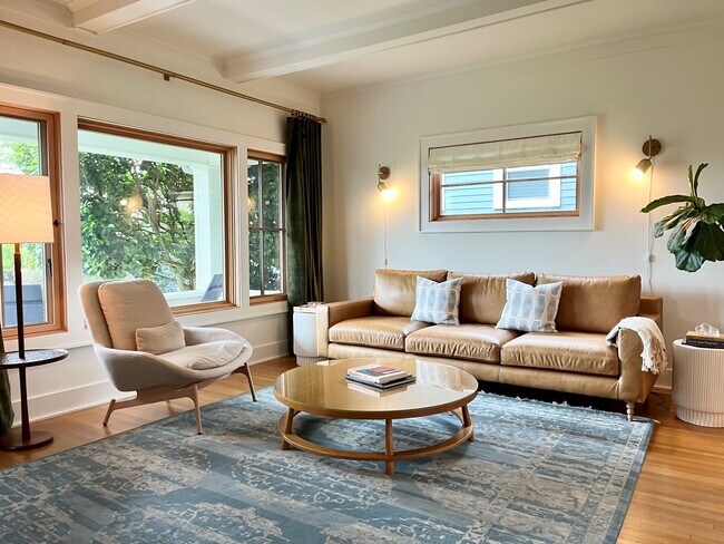 Building Photo - 3029 19th Ave S