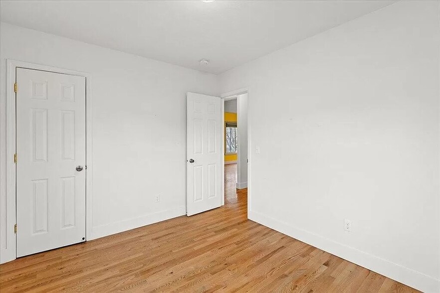 Building Photo - 2414 Eaton St