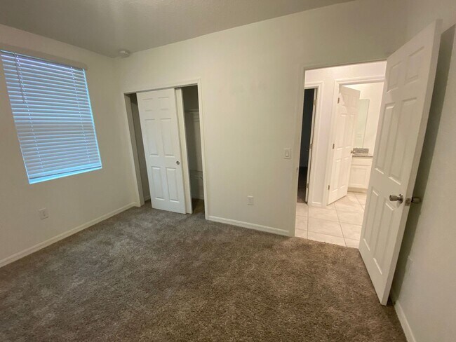 Building Photo - 3 Bedroom 2 Bath Home in Orchid Terrace for RENT!