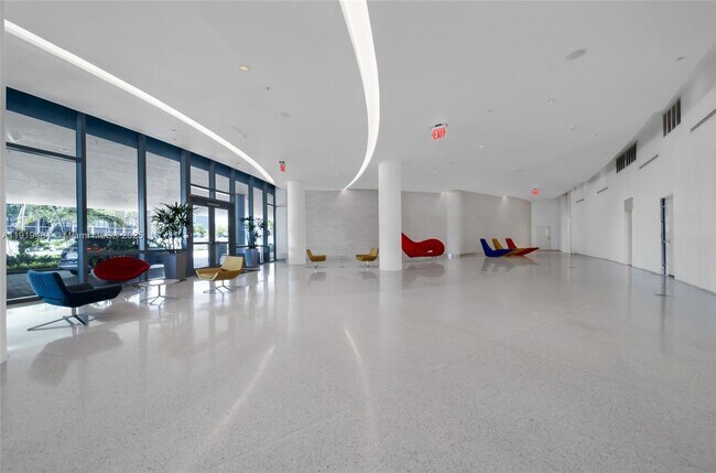 Building Photo - 601 NE 36th St