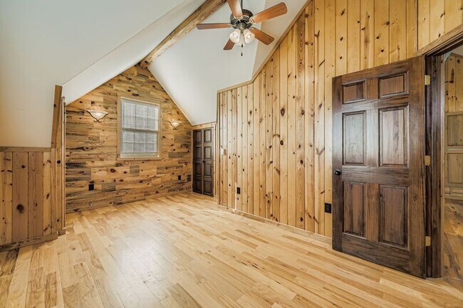 Building Photo - 515 W San Miguel St