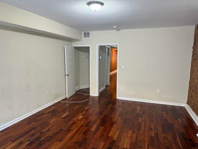 Building Photo - Charming 1-Bedroom in the Heart of Charles Village