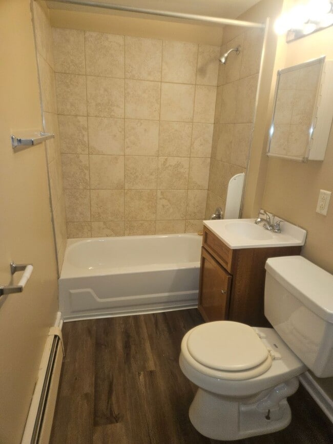 Building Photo - 1001 Lincoln Ave