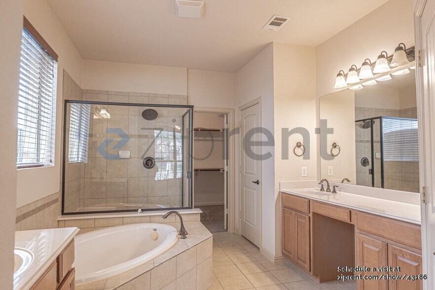 Building Photo - 13977 Valley Mills Dr
