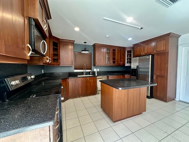 Building Photo - 2030 Bonnie St