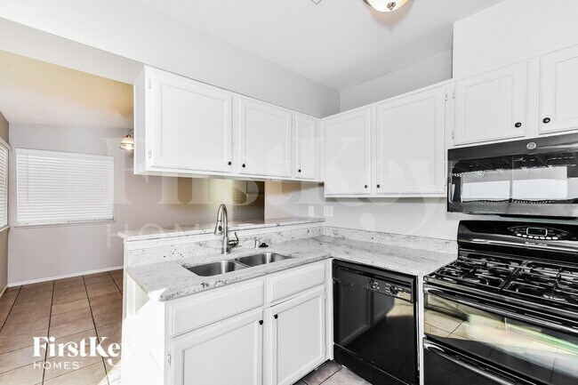 Building Photo - 2359 Los Feliz St